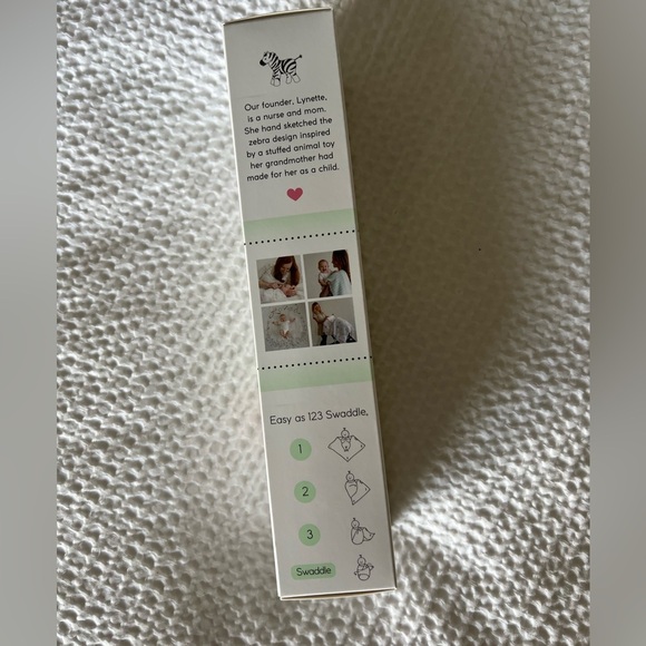 NWT Bundle 2x baby items: Swaddle and Onesie - Picture 4 of 7